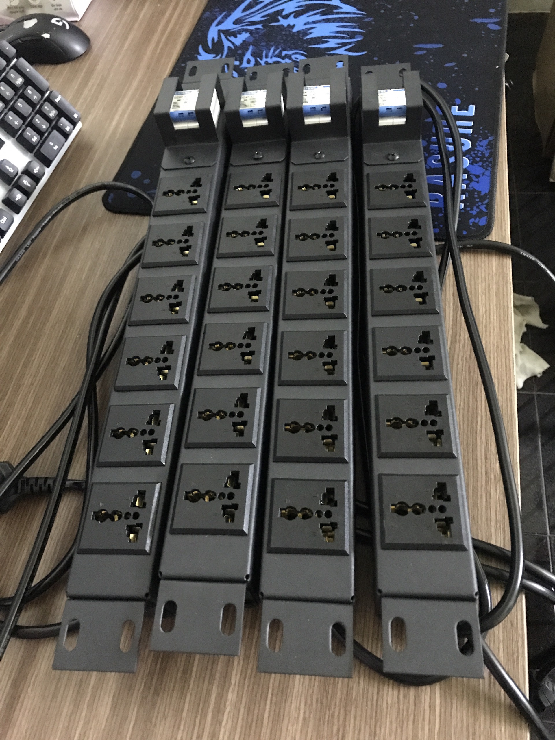 Thanh Nguồn PDU 6 Cổng Đa Năng - DAYCAPNGUON.COM