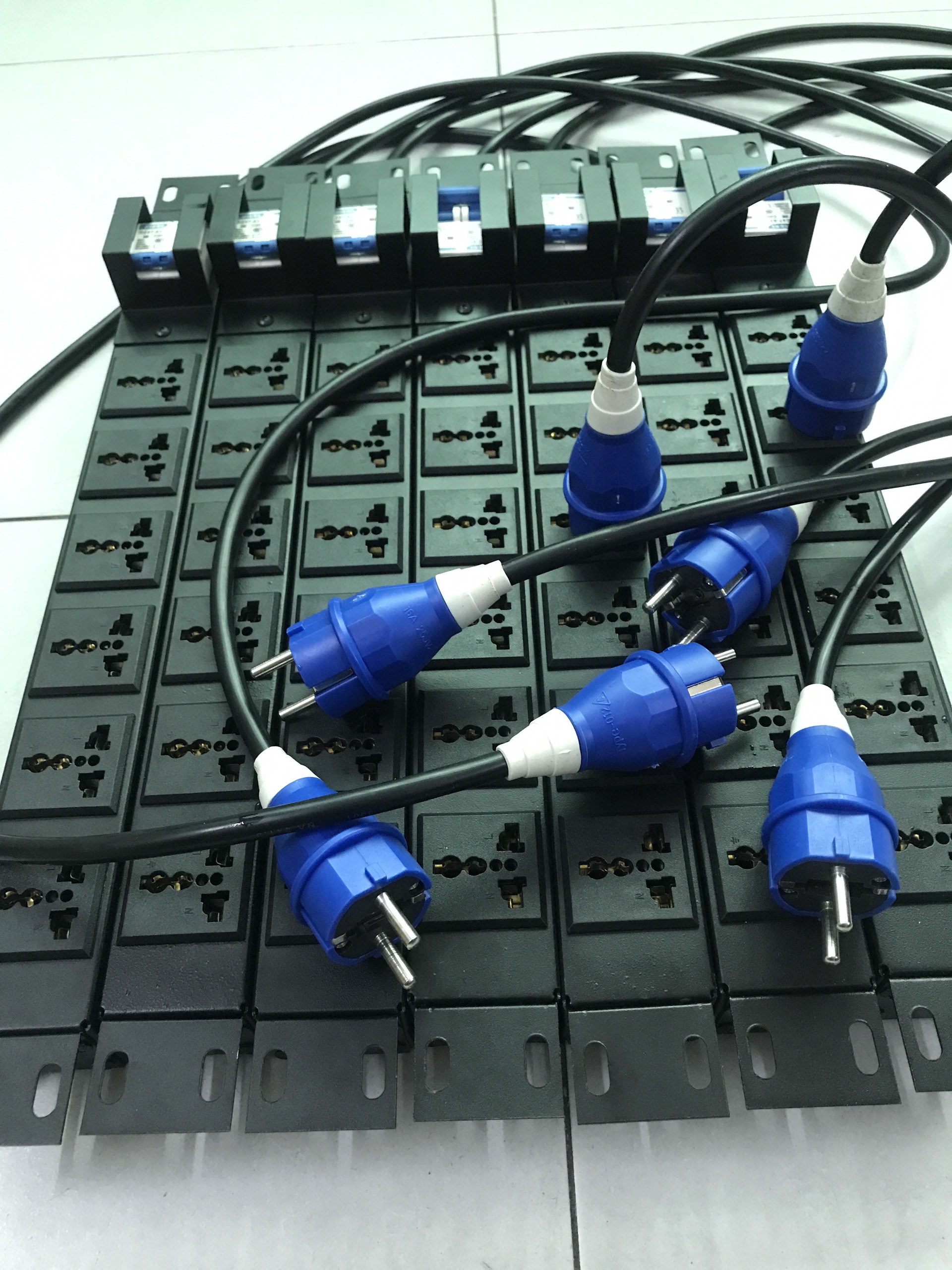 Phân Phối Các Loại Thanh Nguồn Rack PDU -Ổ ĐIện Cho Tủ Rack